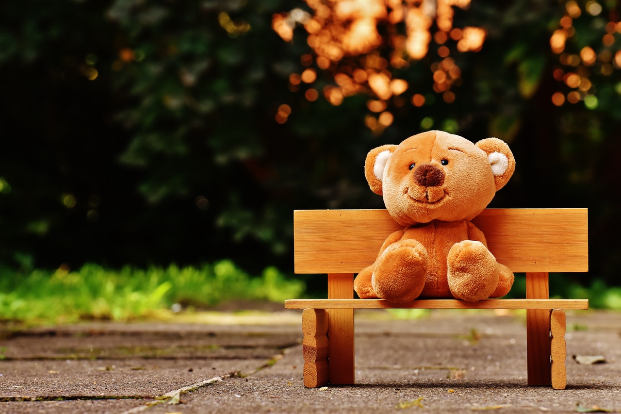 Bear-bench-child-207891.jpg